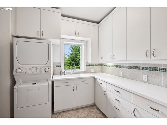 20088 S ATHENS Dr, Oregon City, OR 97045