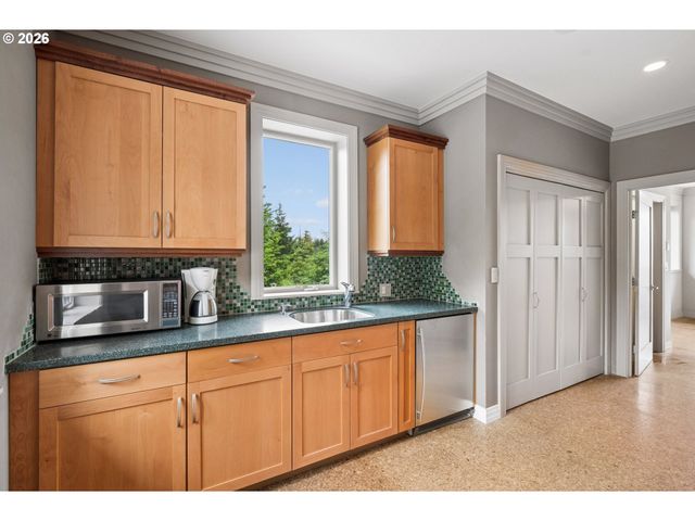 20088 S ATHENS Dr, Oregon City, OR 97045
