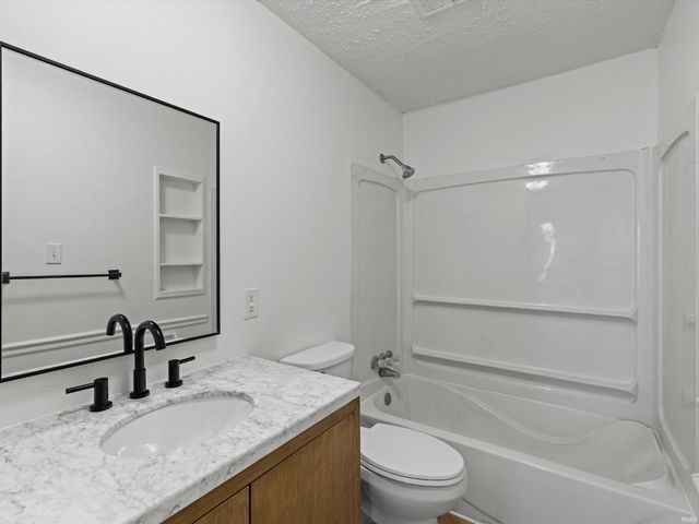 4799 Elizabeth Lane, Newburgh, IN 47630