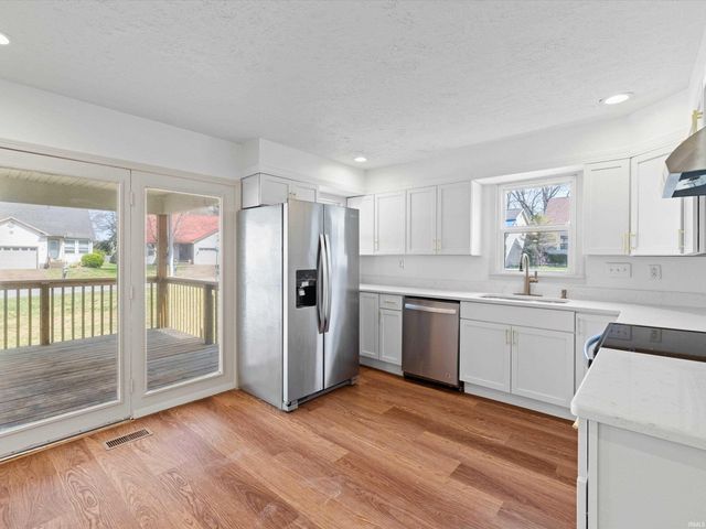 4799 Elizabeth Lane, Newburgh, IN 47630