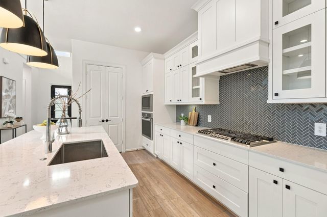 608 Cypress Bay Lane, Pinehurst, TX 77362