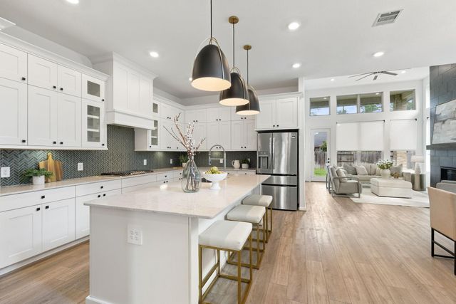 608 Cypress Bay Lane, Pinehurst, TX 77362