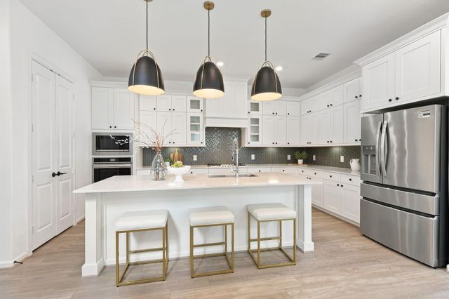 608 Cypress Bay Lane, Pinehurst, TX 77362