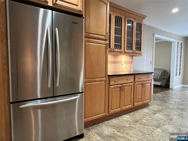 6 White Beeches Drive, Dumont, NJ 07628