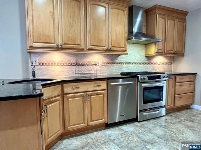 6 White Beeches Drive, Dumont, NJ 07628