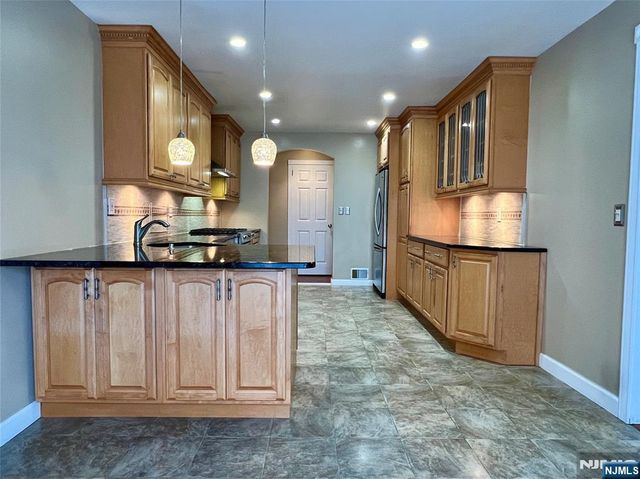 6 White Beeches Drive, Dumont, NJ 07628