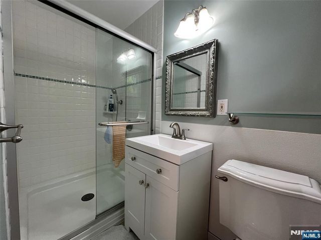 6 White Beeches Drive, Dumont, NJ 07628