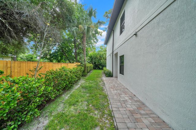 407 Bella Sol Way, West Palm Beach, FL 33406