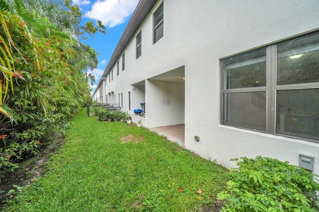 407 Bella Sol Way, West Palm Beach, FL 33406