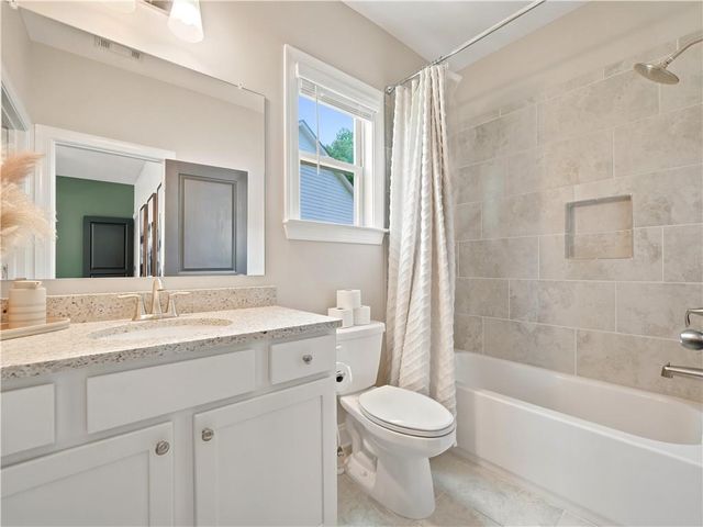 542 Flying Bolt Run, Canton, GA 30115