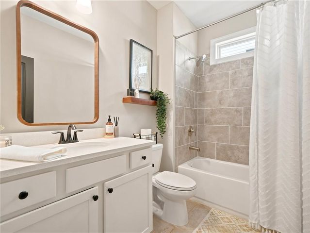 542 Flying Bolt Run, Canton, GA 30115