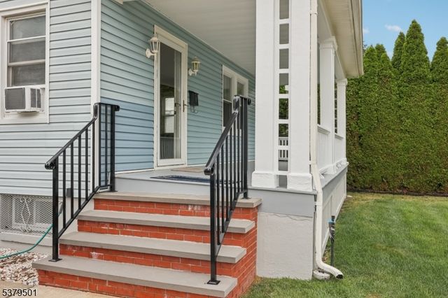 31 Monroe Ave, East Orange City, NJ 07017
