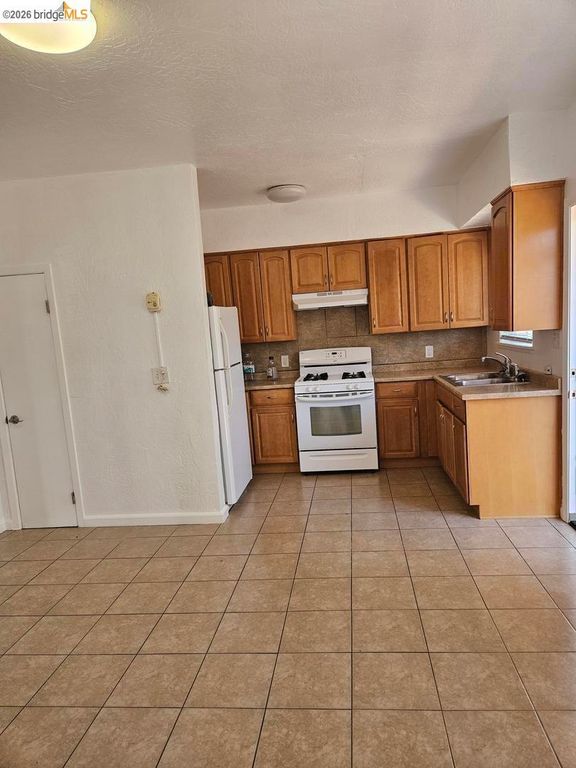Image 8 of property listing at 1804 Derby ST, Berkeley, CA 94703