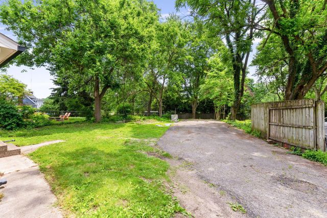 992 N Nelson Road, Columbus, OH 43219