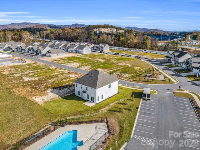 23 Silverthorne Court, Hendersonville, NC 28792
