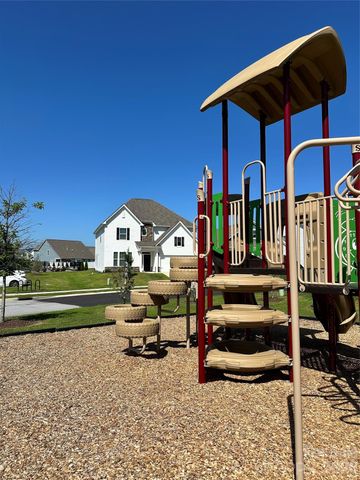 23 Silverthorne Court, Hendersonville, NC 28792