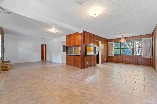 16 Linda St, Pensacola, FL 32506