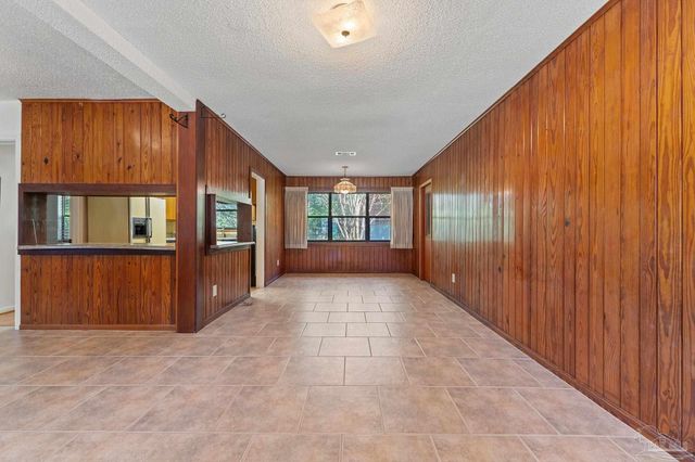 16 Linda St, Pensacola, FL 32506