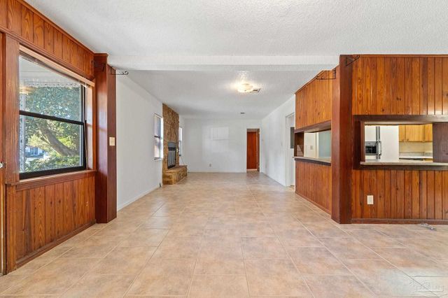 16 Linda St, Pensacola, FL 32506