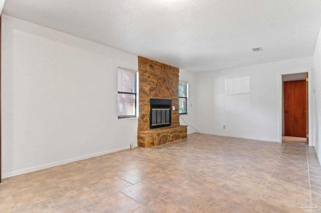 16 Linda St, Pensacola, FL 32506