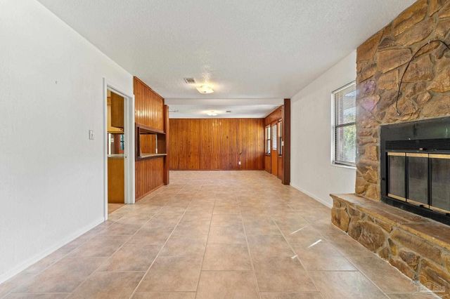 16 Linda St, Pensacola, FL 32506