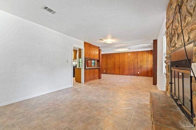 16 Linda St, Pensacola, FL 32506