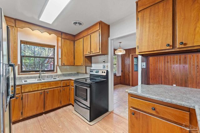 16 Linda St, Pensacola, FL 32506