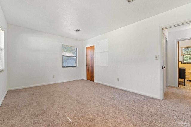 16 Linda St, Pensacola, FL 32506