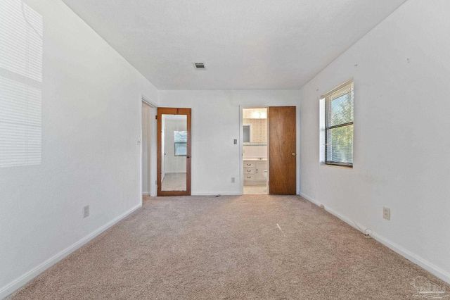 16 Linda St, Pensacola, FL 32506