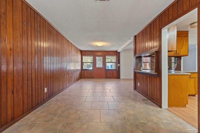 16 Linda St, Pensacola, FL 32506