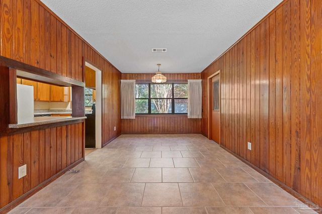 16 Linda St, Pensacola, FL 32506