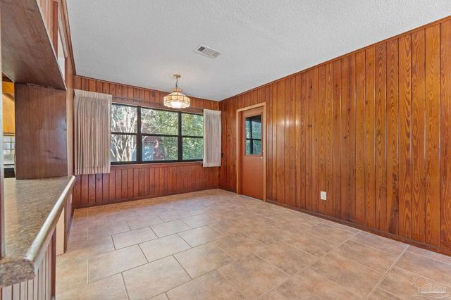 16 Linda St, Pensacola, FL 32506