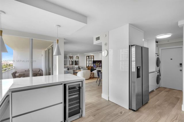 607 Ocean Drive 10K, Key Biscayne, FL 33149