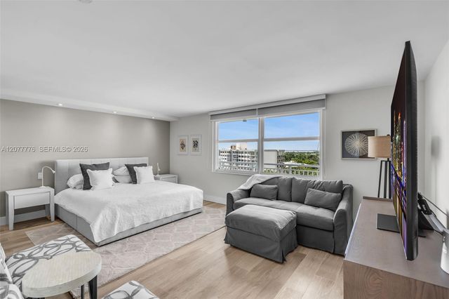 607 Ocean Drive 10K, Key Biscayne, FL 33149