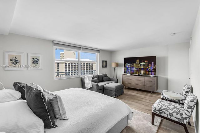 607 Ocean Drive 10K, Key Biscayne, FL 33149