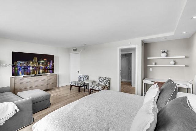 607 Ocean Drive 10K, Key Biscayne, FL 33149