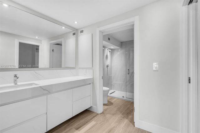607 Ocean Drive 10K, Key Biscayne, FL 33149