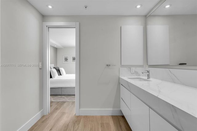 607 Ocean Drive 10K, Key Biscayne, FL 33149