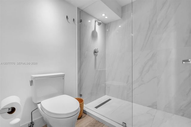 607 Ocean Drive 10K, Key Biscayne, FL 33149