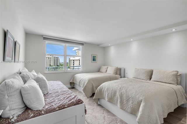 607 Ocean Drive 10K, Key Biscayne, FL 33149