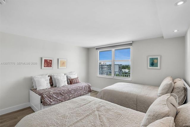 607 Ocean Drive 10K, Key Biscayne, FL 33149