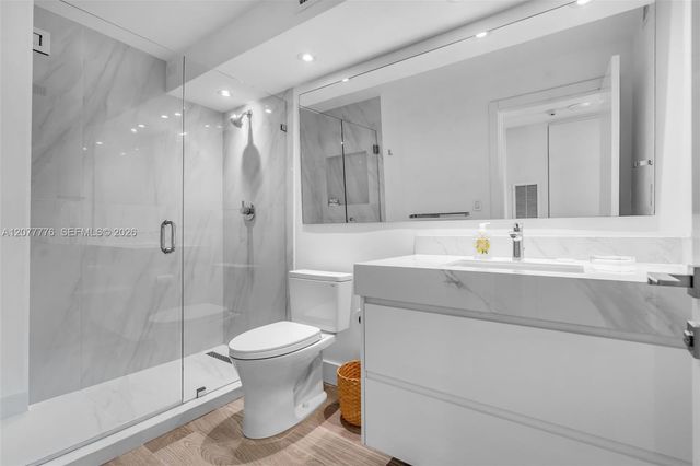 607 Ocean Drive 10K, Key Biscayne, FL 33149
