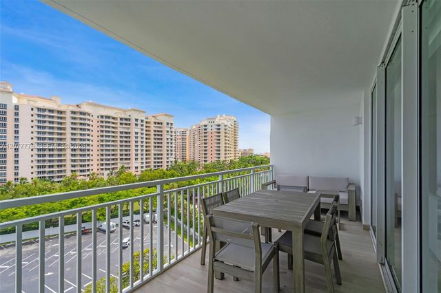 607 Ocean Drive 10K, Key Biscayne, FL 33149