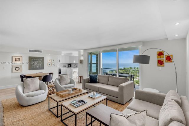 607 Ocean Drive 10K, Key Biscayne, FL 33149
