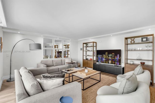 607 Ocean Drive 10K, Key Biscayne, FL 33149