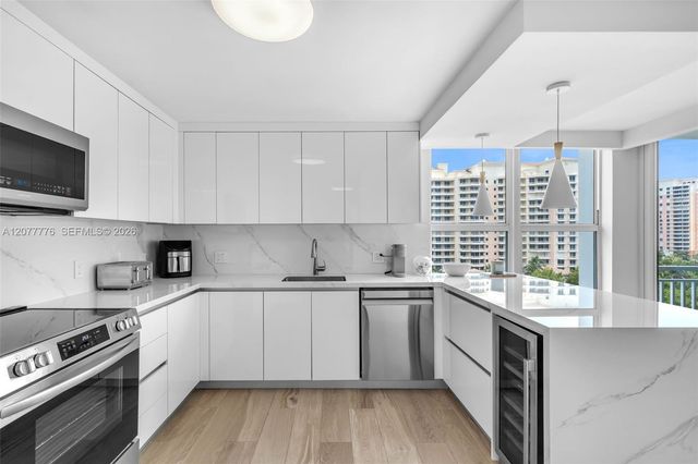 607 Ocean Drive 10K, Key Biscayne, FL 33149