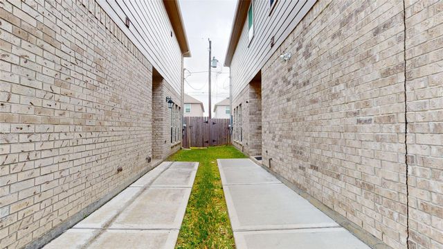 519 Dr Martin Luther King Jr Drive, La Porte, TX 77571