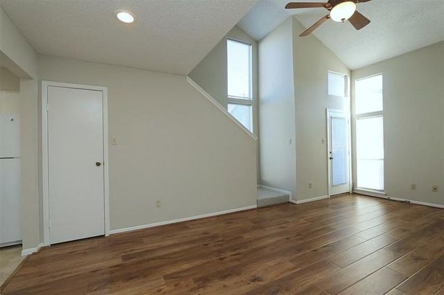 10855 Meadowglen Lane 732, Houston, TX 77042