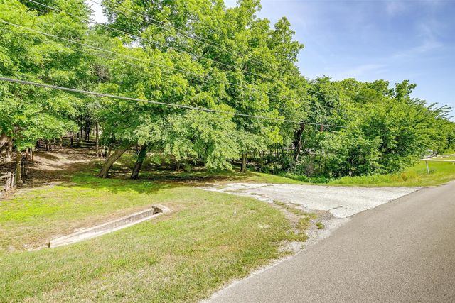 1409 Robyn Road, Azle, TX 76020