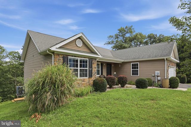 3 LURE CT, Inwood, WV 25428